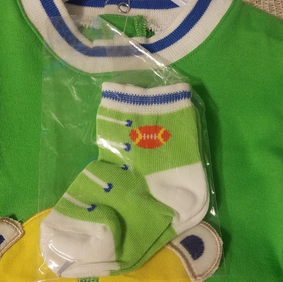 NEW! Lil' Jellybean Football Outfit - Picture 4 of 9